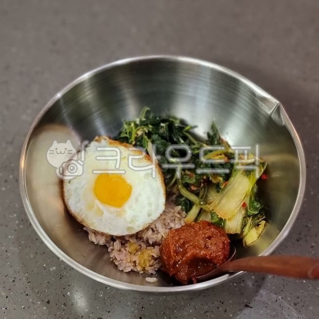 비빔밥,비빔밥요리,계란비빔밥,열무음식,열무비빔밥,bibimbap,koreafood,koreanbibimbap,koreabivimbap
