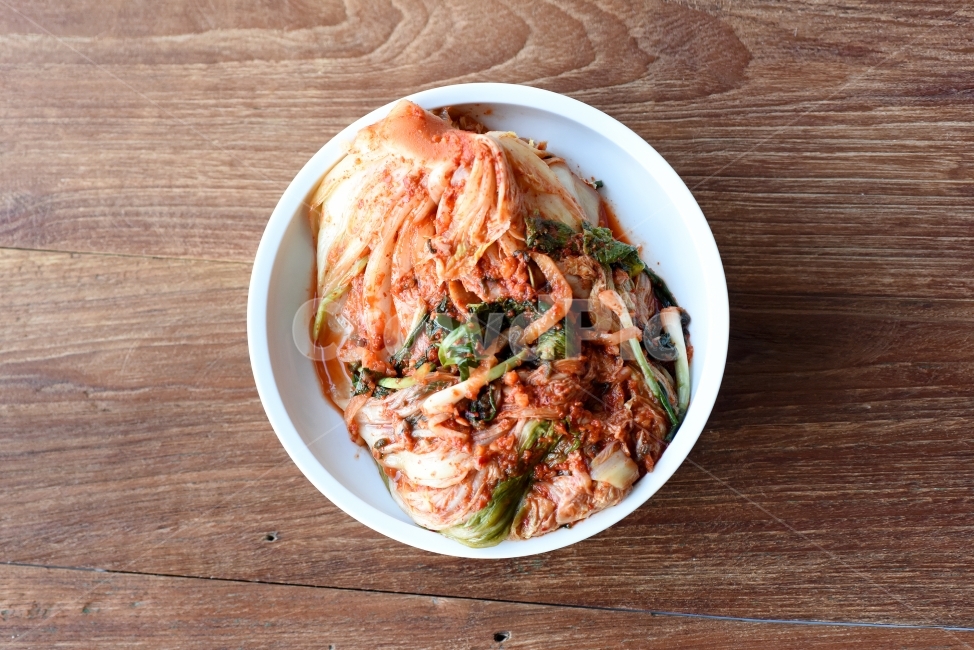 한국음식,김치,김장,겨울,음식,푸드,kimchi,나무테이블,나무배경,음식,식재료,요리,food,cook,meal,dishes,food reserves,채소,야채,vegetables,한식,한국음식,한국요리,korean food,korean dishes,korean meal,korean cook