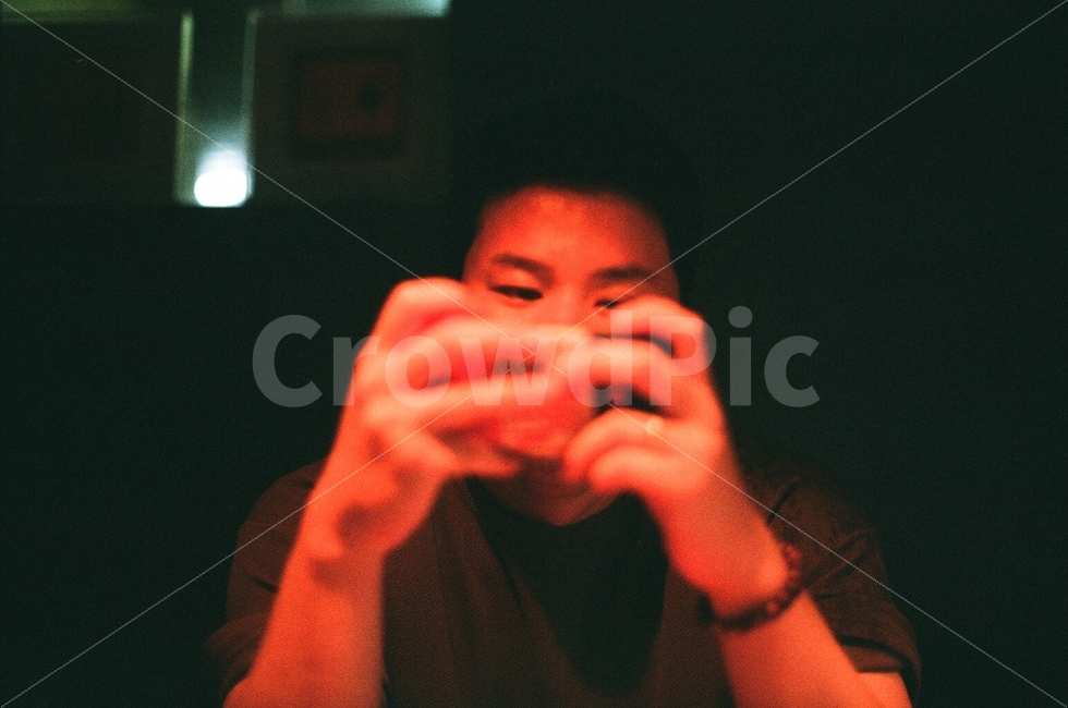 감정사진,감성사진,인물사진,일상,심심,필름사진,아날로그,남자,즐거운,혼자,film,analog,sensitive,man,enjoy,alone,personal,사람,인물,인간,human,person,남성,남자,man,male,감정표현,기분,feeling,emotion,감성,sensible,정보통신기술,전자기기,전자제품,it,information,technology,electronic equipment