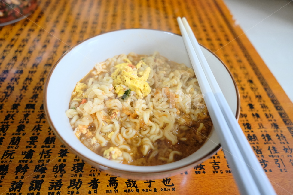 라면,요리,식사,계란,밥상,젓가락,면요리,음식,식재료,요리,food,cook,meal,dishes,food reserves