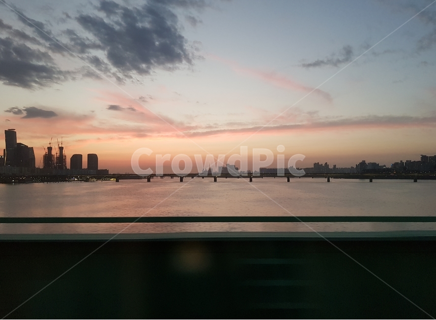 풍경,한강,노을,일상,도시,다리,landscape,sunset,daily,river,불그스름,도심,도심풍경,downtown,reddish,downtownlandscape,bridge,building,hanriver,도시,풍경,city,landscape,한국도시풍경,한국도시경관,korea cityscape,실루엣,그림자,silhouette,shadow,water,물,waterfront,워터 프론트,port,포트,dock,독,pier,교각