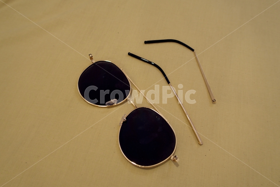 sunglass,color,eyesight,wear,lens,sun,glasses,gold,broken,sunglasses,uv,break,temples,eyewear,black,retro,stylish,eye,vintage,style,eyeglasses,accessory,fashion,frame,object