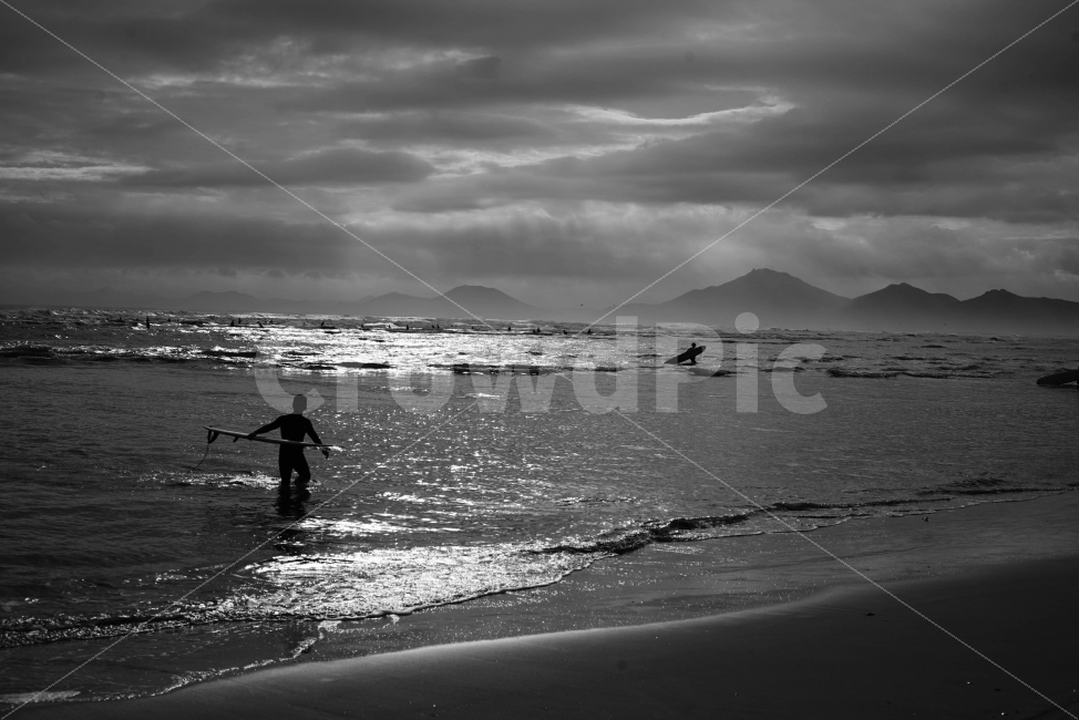 인물,실루엣,바다,여름,부산,자연,풍경,nature,landscape,해변,바다,beach,sea,사람,인물,인간,human,person,인물실루엣,사람실루엣,character silhouette,human silhouette,스포츠,레저,운동,sports,leisure,exercise,흑백,모노톤,monochrome,black and white,outdoors,옥외,ocean,대양,water,물,weather,날씨