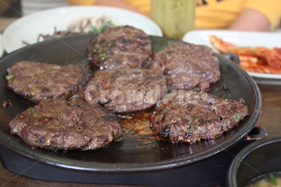떡갈비,담양,여행,갈색,고기요리,반찬,한국음식,한국요리,요리,한식,메뉴,회식,음식,식재료,요리,food,cook,meal,dishes,food reserves,육류,고기,meat,한식,한국음식,한국요리,korean food,korean dishes,korean meal,korean cook