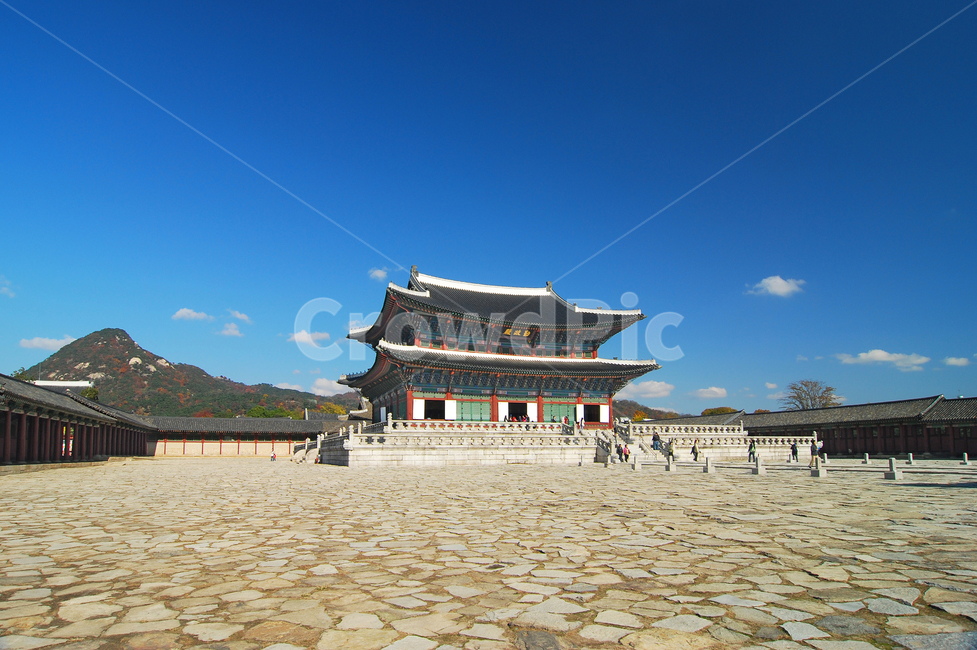 경복궁,근정전,고궁,궁,궁궐,명소,건축,전통,한국,한국전통,전통건축,전통건축물,건물,배경,백그라운드,바닥,마당,공간,하늘,풍경,기와,역사,사적,문화재,서울