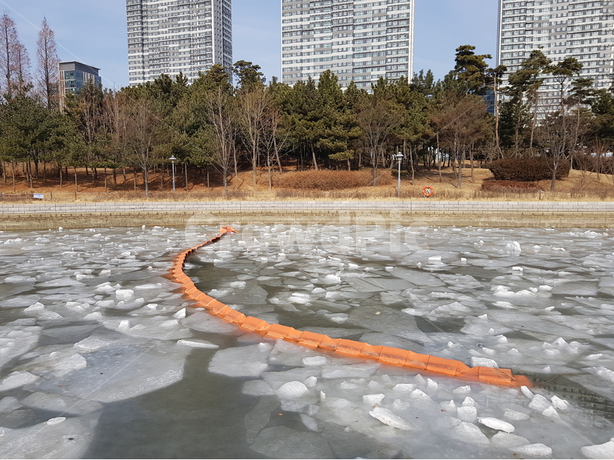 얼음,빙하,해빙,겨울,강,자연풍경,하늘사진,바다풍경,도시풍경,풍경사진,감성사진,일상풍경,하늘감성,바다감성,구름사진,노을사진,푸른하늘,바다뷰,도시스냅,건물사진,건축사진,풍경스타그램,감성스타그램,사진기록,여행감성,힐링풍경,자연사진,풍경기록,일상사진,하늘구름,도시감성,바다하늘,뷰맛집,감성풍경,겨울,계절,winter,season,도시,풍경,city,landscape,한국도시풍경,한국도시경관,korea cityscape,nature,자연,ice,outdoors,옥외,빙