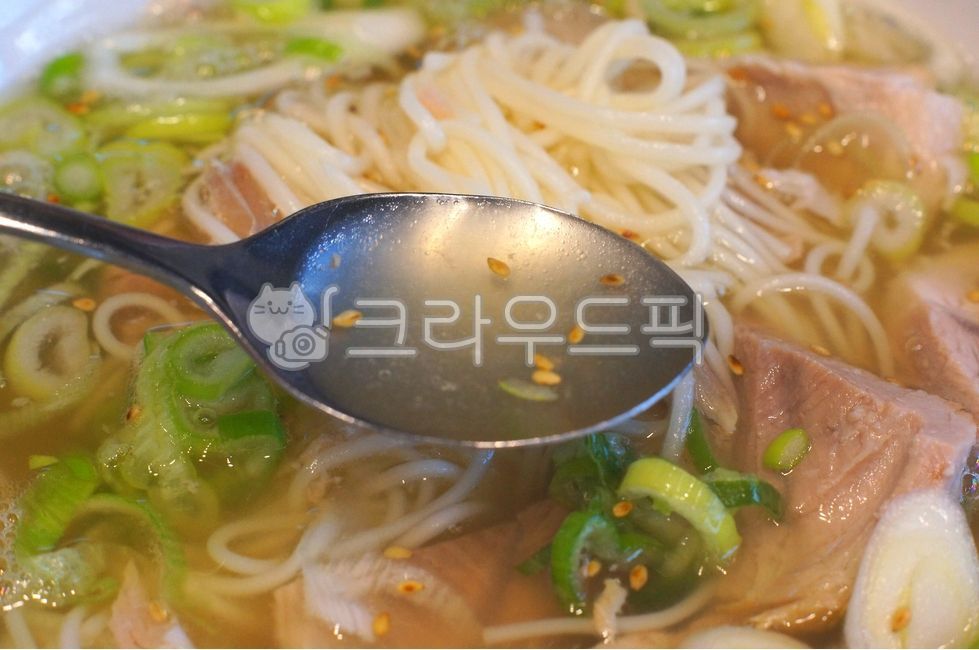 plating,ethmoid,bone broth,soup,soupbowl,noodles,noodle,meatnoodles,bowl,food,Meat Noodles,Plating,kfood,cooking,foodpresentation,Soup dish,Noodle dish
