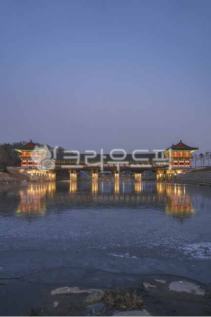 월정교,문화재,문화유산,경주,경주야경,야경,전통문화재,결빙,ice,겨울,한국관광지,관광지,한국명소,얼음,한국전통,한국문화,korean traditional,korean culture