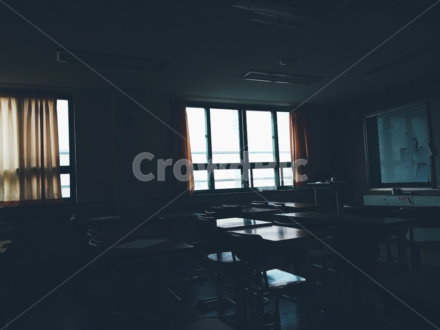 학교,교실,어둠,커튼,외로움
