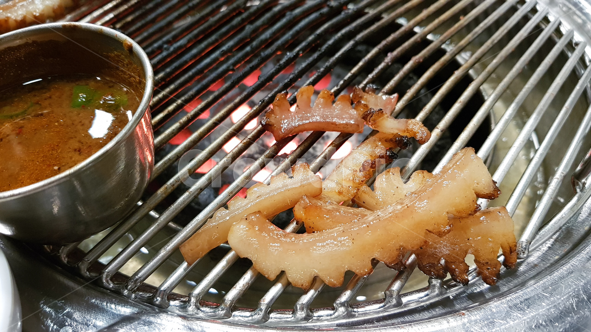 돼지껍데기,구운,소스,안주,불판,맛있는