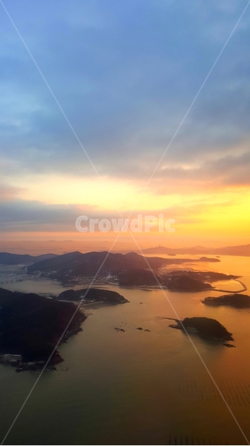 하늘,자연,구름,노을,섬,자연,풍경,nature,landscape,land,땅,outdoors,옥외,sunset,일몰,red sky,붉은 하늘,sky,dusk,황혼,dawn,새벽,shoreline,해안선,water,물