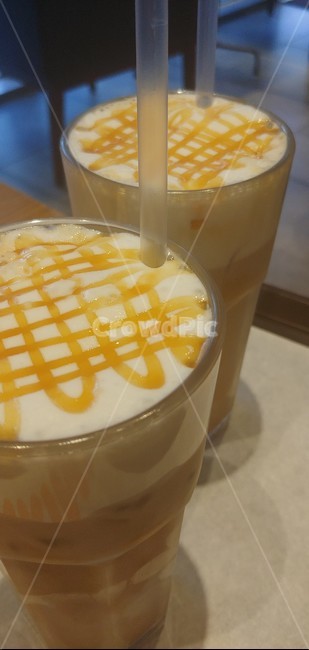 음료수,아이스음료,카라멜마키아토,커피,여름