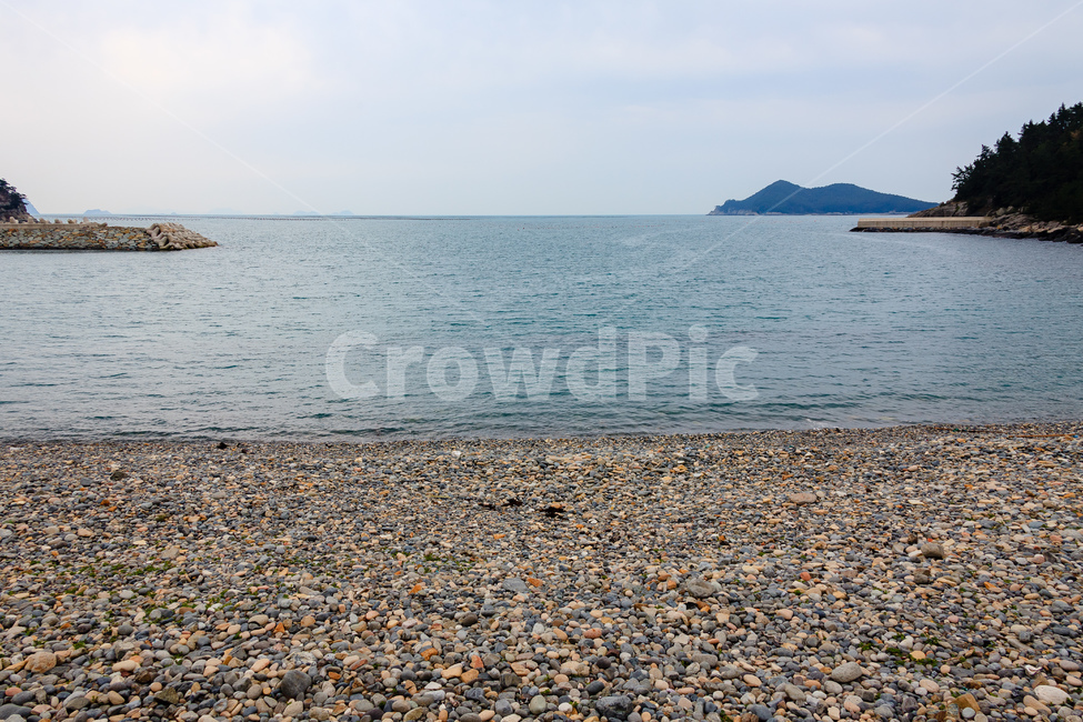 몽돌바닷가,여름,몽돌,물,돌,바다,해안,자연,풍경,nature,landscape,해변,바다,beach,sea,water,shoreline,해안선
