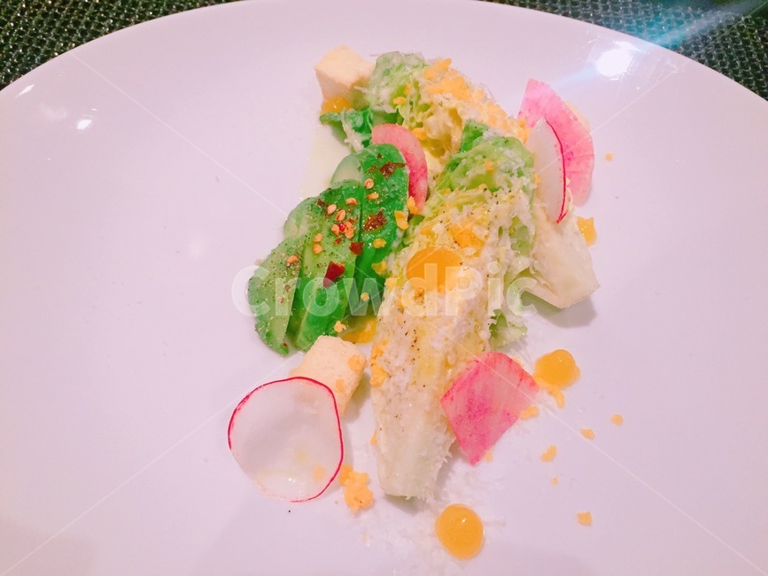 샐러드,dish,요리,food,음식,meal,식사,아보카도,아보카도샐러드,레스토랑