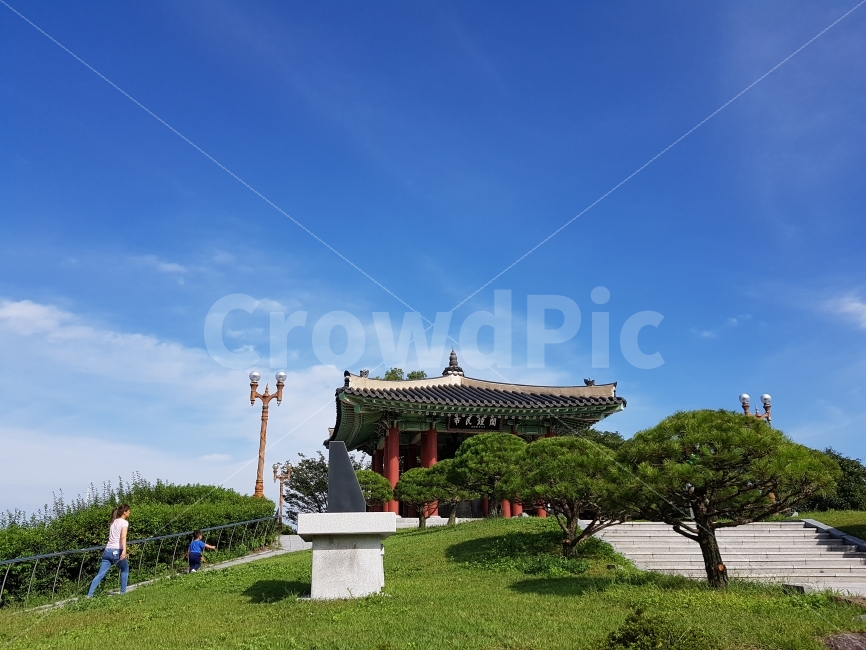 유달산,노적봉,엄마와아들,맑은하늘,새천년시민의종,관광지,한국전통,한국문화,korean traditional,korean culture,사람,인물,인간,human,person,가족,패밀리,family