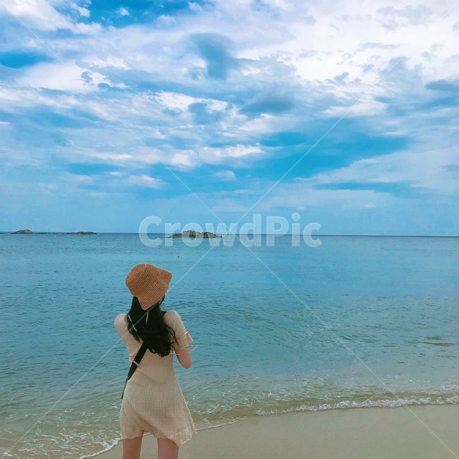 바다,뒷모습,바닷가,해변,긴머리,여자뒷모습,sea,beach,sky,appearancefrombehind,longhair,사람,인물,인간,human,person,여성,여자,woman,female,lady,여행,휴가,traveling,vacation,trip