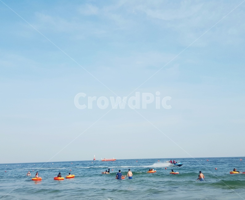 부산,부산해운대,해운대해수욕장,바다,beach,파란하늘,푸른하늘,하늘,sky,해안선,해변,여름,summer,여행,여름,계절,summer,season,자연,풍경,nature,landscape,사람들,대중,군중,other people,crowd,transportation,교통,vehicle,차량,boat,보트,rowboat,노 젓는 배,canoe,카누,kayak,카약