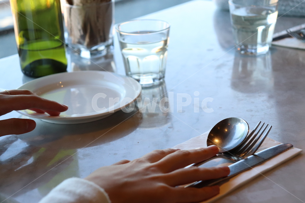 레스토랑,손,감성,나이프,포크,접시,스푼,요식업,음식점,restaurant,hand,knife,fork,신체일부,몸,body