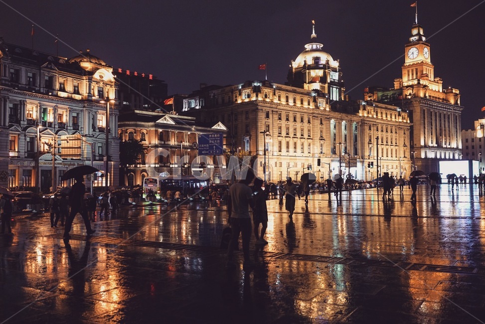 중국,상해,상하이,난징동루,동방명주,비,비오는날,야경,건물,도시,반영,반영효과,비,비오는날,rain,rainy,building,town,city,시티,urban,어반,downtown,도심,architecture,건축물,metropolis,중심지