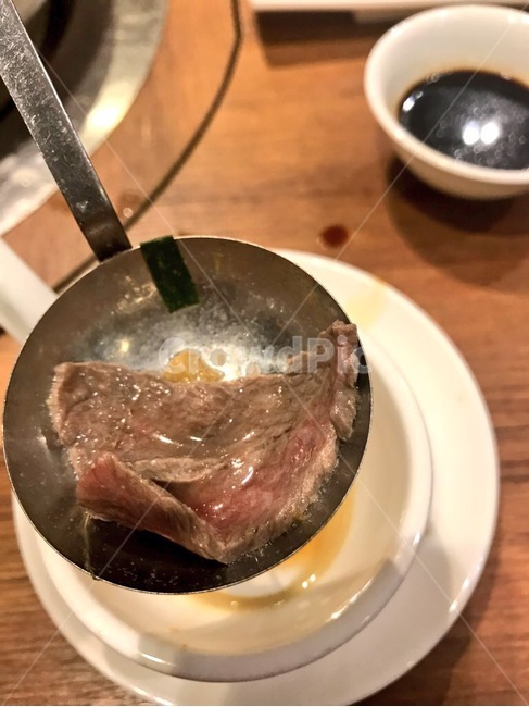 훠궈,홍콩,국자,고기,고기요리,국물요리,요리,식당,테이블,식탁,그릇,접시,hotpot,hongkong,ladle,meat,dish,soup,restaurant,table