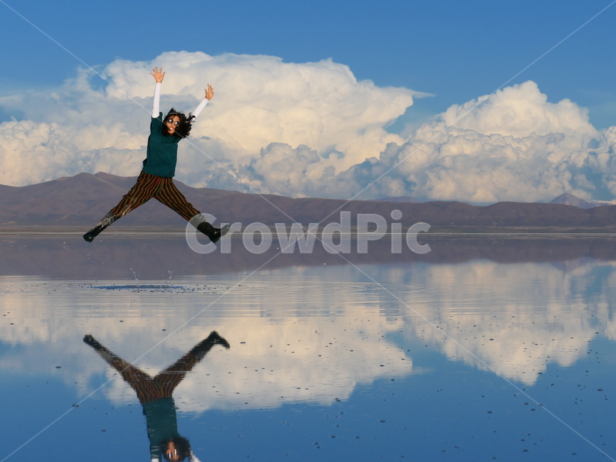 우유니,uyuni,소금사막,우유니소금사막,남미,볼리비아,salardeuyuni,우유니소금호수,소금호수,점프샷,우유니점프샷,푸른하늘,구름,흰구름,반사,물반사,점프,하늘