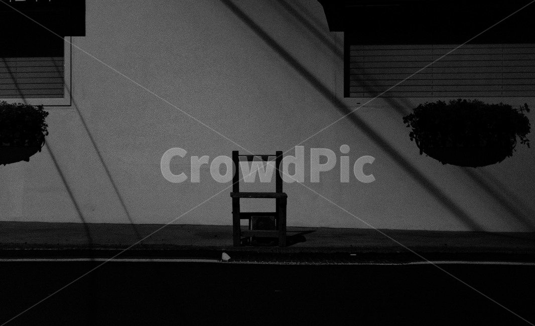의자,흑백,그림자,고독,chair,blackandwhite,shadow,사물,물건,오브젝트,흑백,모노톤,monochrome,black and white,사물,물건,오브젝트,thing,object,matter