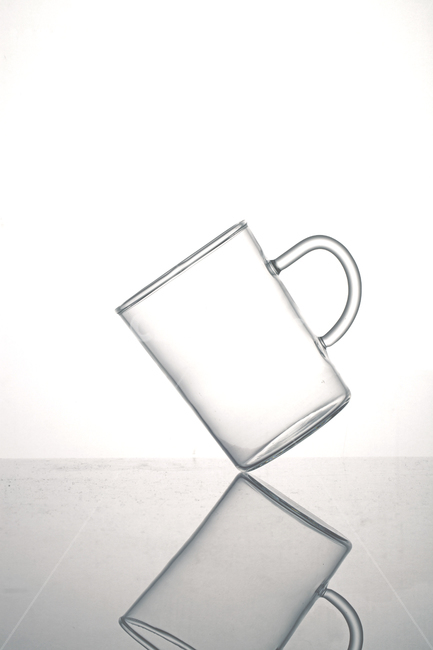 유리,컵,깨끗한,사물,투명,기울어진,비치는,손잡이,사물,물건,오브젝트,thing,object,matter,누끼,remove background