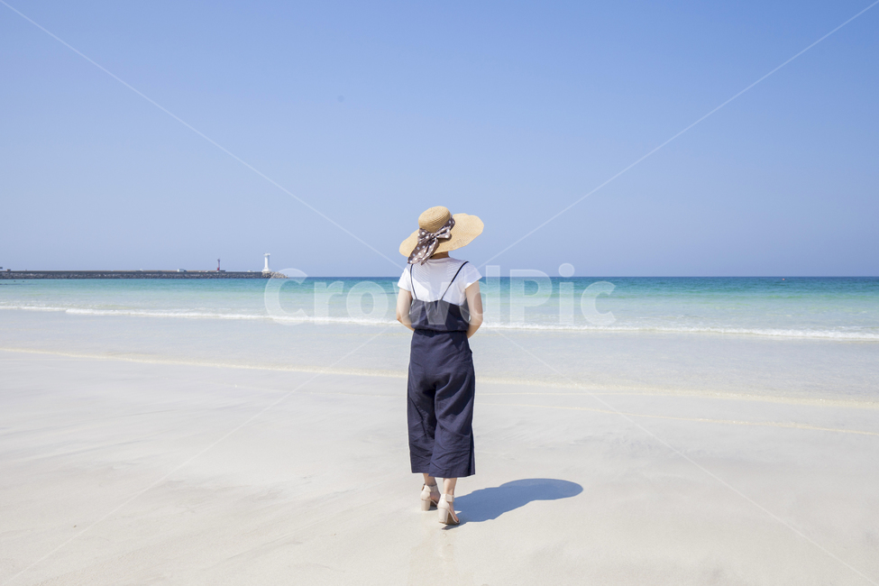 제주도,자연풍경,제주도관광지,자연,여름,계절,jeju,여행,경치,바다,해변,모래사장,파도,휴가,BEACH,nature,sea,모래,파란,해변,바다,beach,sea,사람,인물,인간,human,person,여성,여자,woman,female,lady,여행,휴가,traveling,vacation,trip