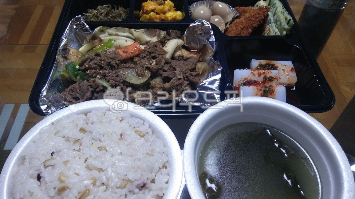 lunch,Homemade lunch box,Beef bulgogi lunch box,Beef bulgogi lunch box set,Pork cutlet lunch box,lunch menu,seaweed soup