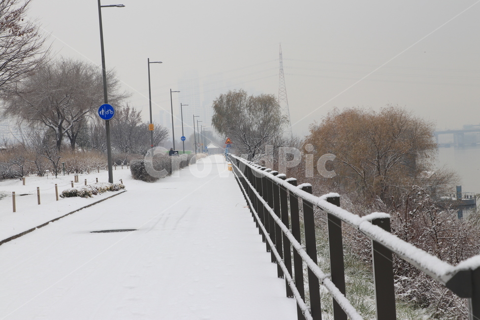눈,겨울,한강,snow,winter,hanriver,겨울,계절,winter,season,자연,풍경,nature,landscape,banister,난간,handrail,railing