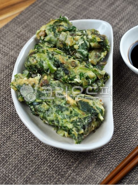 나물,나물부침개,간장,한식,부침개,파전,채소부침개,한국음식,음식,요리,채소,혼합,koreanpancake,pajeon,koreanfood,food,cooking,vegetable