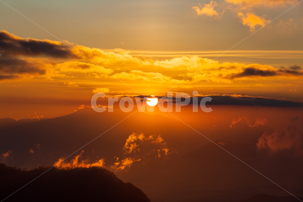 인도네시아,세계,bromo,volcano,브로모,풍경,자연,nature,노을,석양,일출,태양,해,구름,하늘,sky,산,산맥,빛,아침