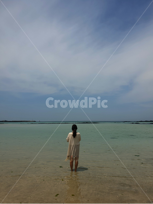 제주도,제주도바다,제주도여행,풍경,자연,바다,바다여자,여자뒷모습,하늘,에메랄드바다