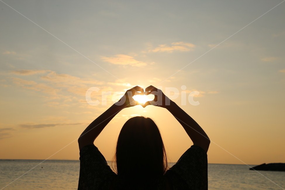 hand shape,sunset,backlight,backlit photo,female,portrait,heart