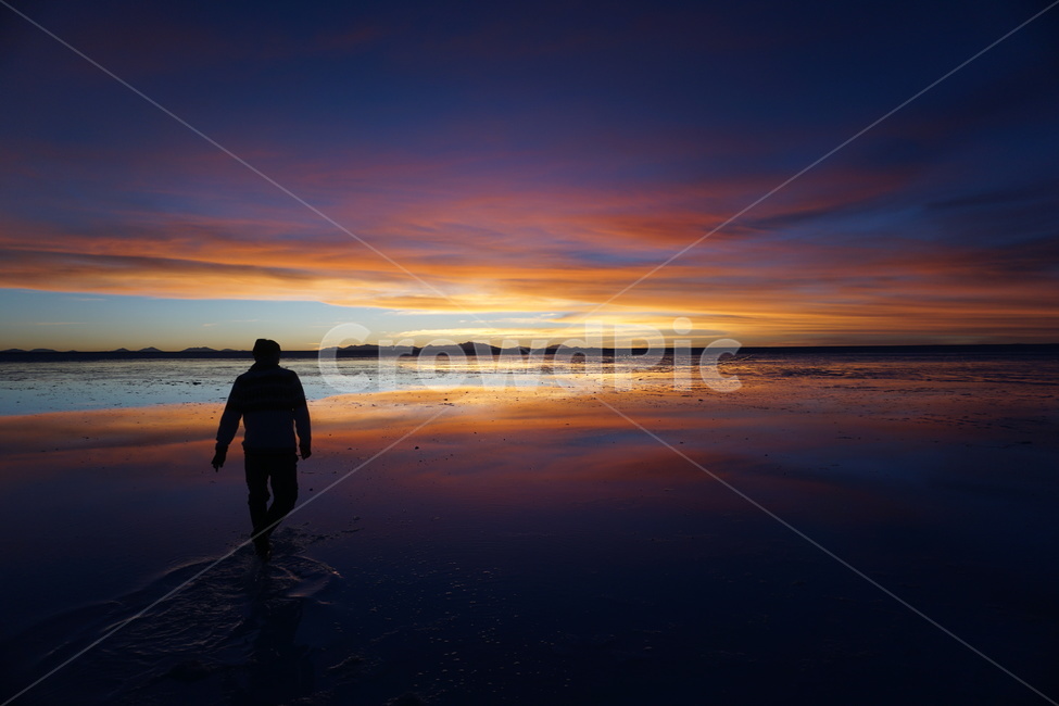 소금사막,우유니,노을,향연,환상,반영,saltdesert,uyuni,sunset,fantastic,reflection,꿈,비현실,색감,자연,풍경,nature,landscape,사람,인물,인간,human,person,색깔,색상,색채,색감,color sense,color sensitivity,feeling of color,outdoors,옥외