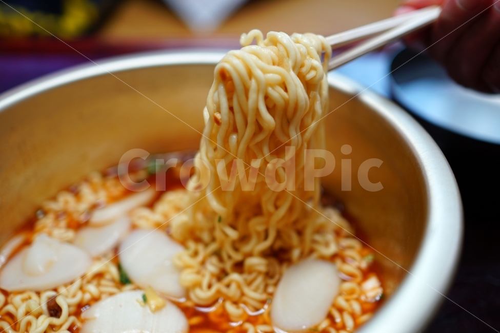 식사,간식,라면,젓가락,냄비,떡,면발,국물,음식,음식,식재료,요리,food,cook,meal,dishes,food reserves,면류,면요리,noodles,한식,한국음식,한국요리,korean food,korean dishes,korean meal,korean cook