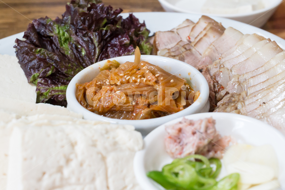 두부,보쌈,김치,볶음김치,새우젓,파,상추,한식,음식,외식,고기,돼지고기,수육,두부김치,맛있는,음식점,푸짐한,요리,음식,식재료,요리,food,cook,meal,dishes,food reserves,육류,고기,meat,한식,한국음식,한국요리,korean food,korean dishes,korean meal,korean cook