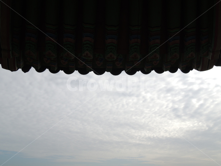 단청,하늘,구름,풍경,자연,휴식,바람,고요함,쉼,사찰,절,처마,처마끝,전통,무늬,그늘,비,배경화면,한옥,전통가옥
