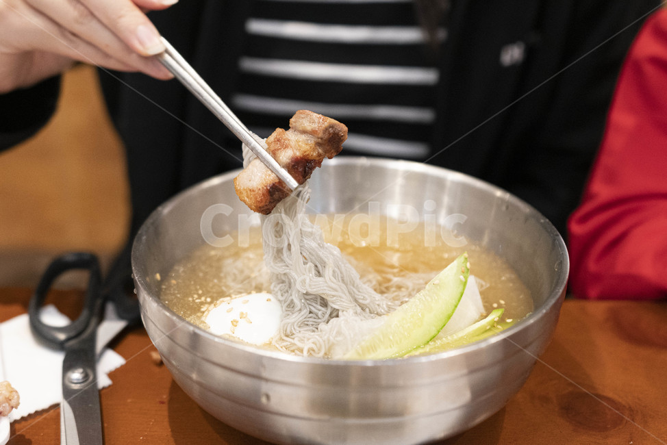 냉면,물냉면,국수,면요리,noodle,식사,음식,food,음식,식재료,요리,food,cook,meal,dishes,food reserves,면류,면요리,noodles,한식,한국음식,한국요리,korean food,korean dishes,korean meal,korean cook