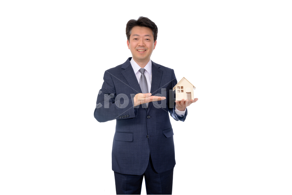 비즈니스맨,1명,1인,한국인,중국인,일본인,아시아인,남자,중년,중장년,4050세,비즈니스,사업가,사업,하얀배경,웃는,정장,양복,ceo,직장인,상사,표정,정장자켓,수트,사회인,윗사람,사장,회사원,넥타이,40대,50대,부동산,공인중개사,매매,주택,하우스,분양,모델하우스,누끼,계약,견본,사람,인물,인간,human,person,남성,남자,man,male