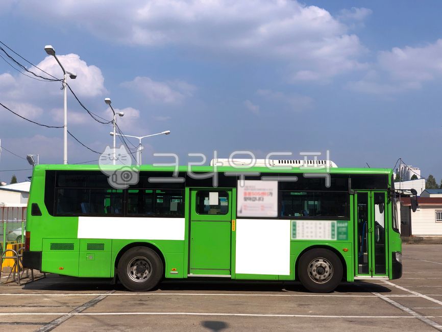 버스,버스광고,목업,목업이미지,광고,광고판,차량광고,시내버스광고,부착광고,옥외광고,판넬,비즈니스,상업광고판,도시배경,사인보드,상업광고,커머셜,비어있는,프레임,광고디자인,빈공간,배경,바탕,백그라운드,사각형광고판,차량,교통수단,bus,busadvertisement,mockup,mockupimage,billboard,vehicleadvertisement,citybusadvertisement,advertisement,outdooradvertisement,panel,business,commercialbillboard,citybackground,signboard,commercialadvertisement,commercial,free,frame,advertisingdesign,emptyspace,background