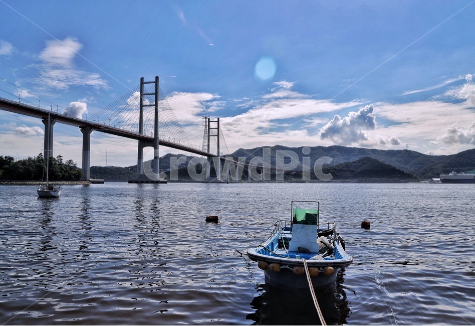어선,배,바다,항구,대교,다리,하늘,맑은,파란,푸른,정박,고기,플레어,구름,양식,낚시,낚시배,선박,watercraft,교통,water,물
