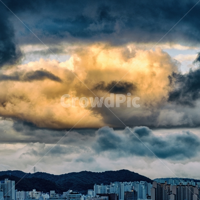 구름,석양,도시,지평선,하늘,아파트,노랑,하양,도시,풍경,city,landscape,한국도시풍경,한국도시경관,korea cityscape,nature,자연,weather,날씨,sky,cumulus,적운,outdoors,옥외,cloud