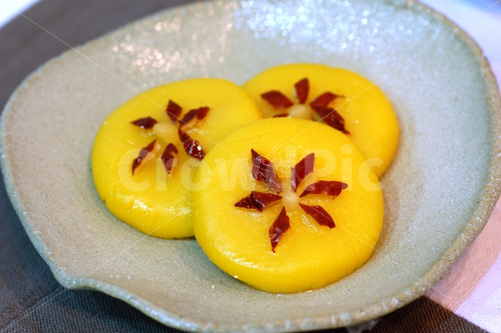 떡,한식,한국,한국음식,음식,전통음식,쌀떡,잣,오브젝트,접시,한국전통,한국문화,korean traditional,korean culture,음식,식재료,요리,food,cook,meal,dishes,food reserves,한식,한국음식,한국요리,korean food,korean dishes,korean meal,korean cook,디저트,간식,후식,dessert,snack