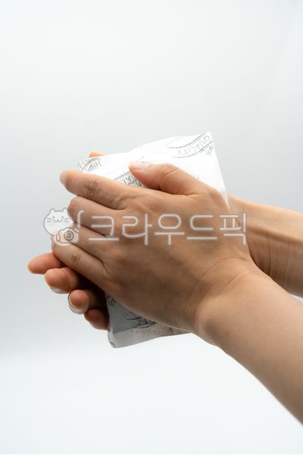 겨울,추위,강추위,꽃샘추위,한파,손,손난로,한겨울,핫팩,보온,체온,쥐고있는,따뜻한,보온팩,뜨거운,hand,person,사람,human,인간