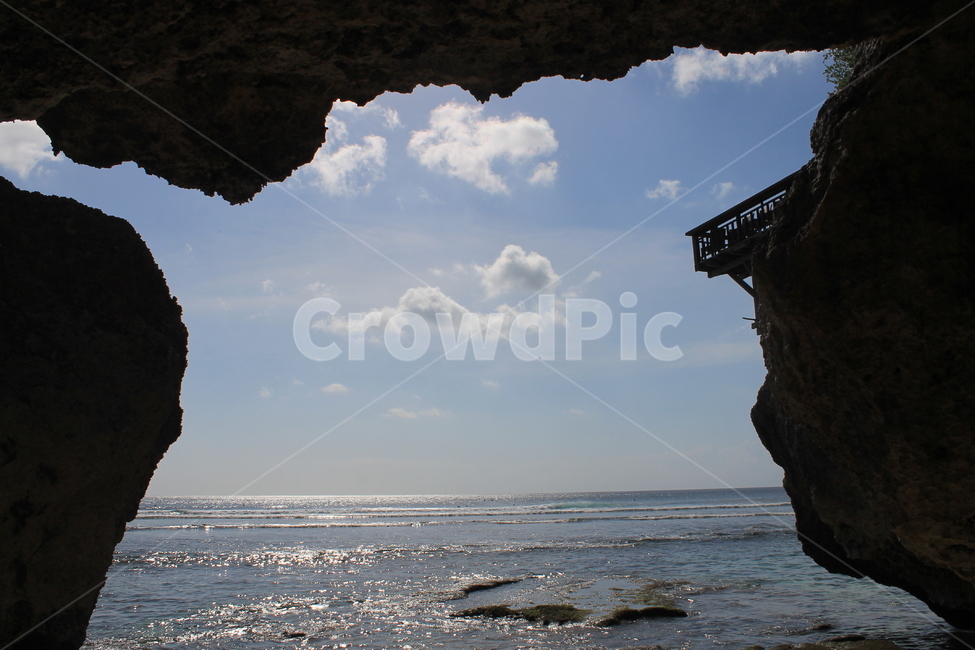 인도네시아,발리,술루반,해변,바다,하늘,푸른하늘,indonesia,bali,beach,balibeach,sky,blue,bluesky,nature,자연,sea,ocean,대양,cave,동굴,shoreline,해안선