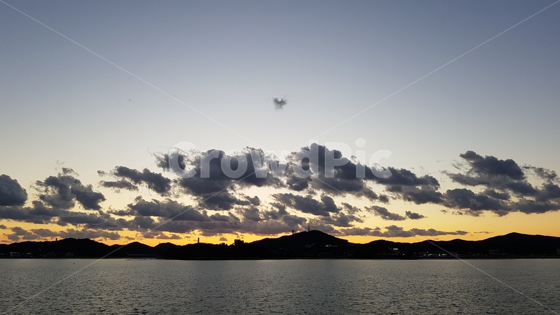 하늘,구름,풍경,노을,일몰,sky,landscape,skyview,cloud,분위기있는,몽환적인,해질녁,해질녘,자연,nature,자연풍경,바다,sea,석양