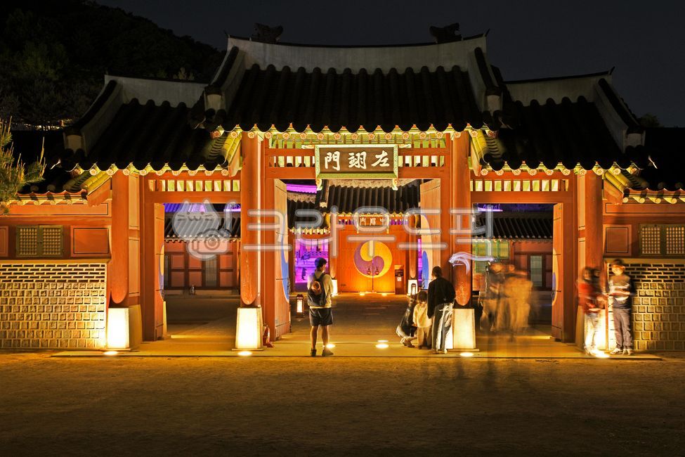 좌익문,중삼문,화성행궁,화성행궁야경,수원화성,궁궐,행궁