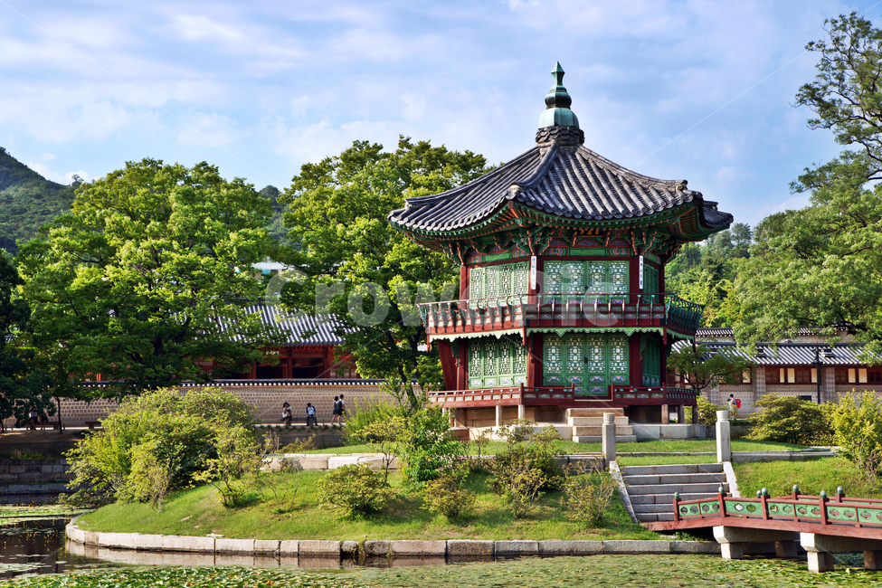 향원정,경복궁,향원지,보물제1761호,취향교,연못,고건축,고종,정자,나무다리,한국전통,한국문화,korean traditional,korean culture,랜드마크,landmark,tourist attraction,한국랜드마크,한국관광지,한국명소,korea landmark,korea tourist attraction,건축물,건물외관,exterior,building,structure,architecture,construction