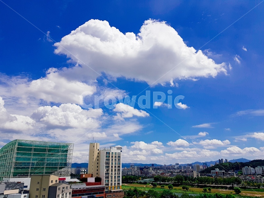 하늘,가을,파란,구름,날씨,도시,풍경,city,landscape,한국도시풍경,한국도시경관,korea cityscape,nature,자연,outdoors,옥외,weather,cloud,cumulus,적운,sky,azure sky,푸른 하늘